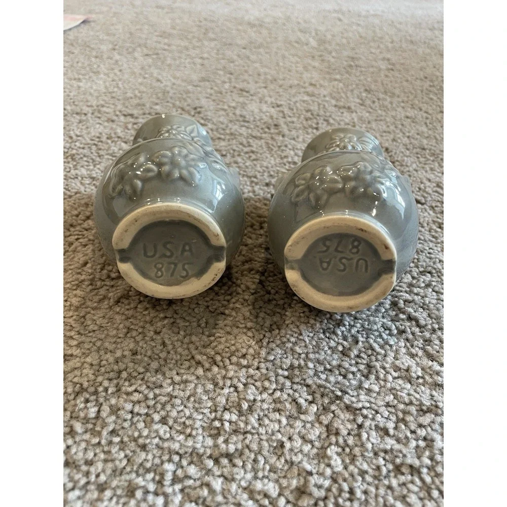 2 Vintage Shawnee Light Gray Floral‎ Vase 875 Daisy Chain Two Handles USA 5